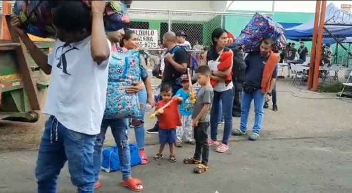 Noticia Radio Panamá | Último grupo de migrantes venezolanos retornó a su país y cierran albergue temporal