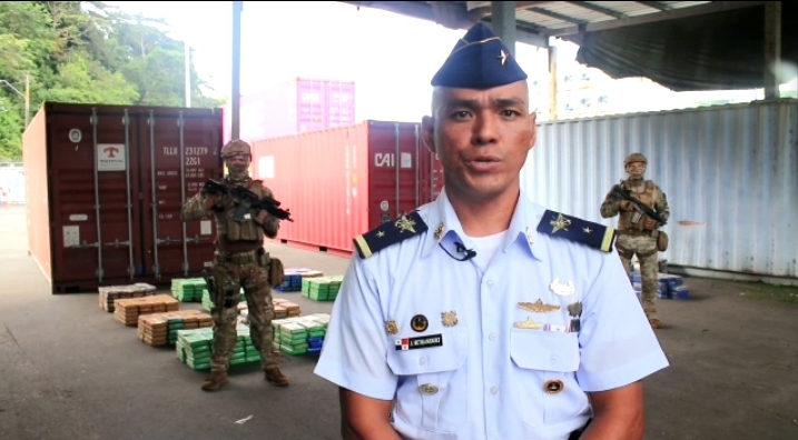 Noticia Radio Panamá | Aeronavales incautan dos contenedores con más de mil paquetes de drogas que iban para España