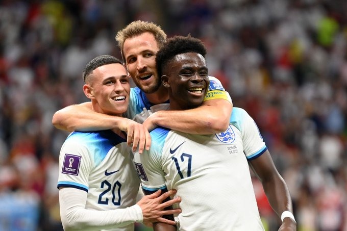 England meets the forecasts and eliminates Senegal