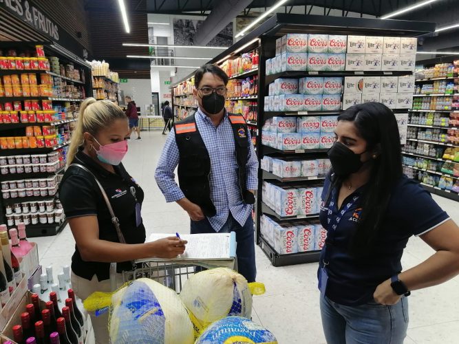 Noticia Radio Panamá | Acodeco realiza operativo nocturno en supermercados: fueron retirados más de 1,300 productos vencidos