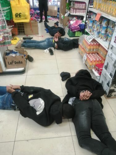 Featured image for “Policía frustra robo en local comercial y aprehende a cuatro personas”