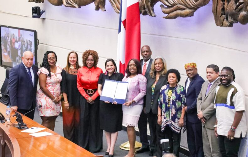 Noticia Radio Panamá | Presentan Proyecto de Ley que crea la Secretaría Nacional de Políticas y Desarrollo para los Afropanameños