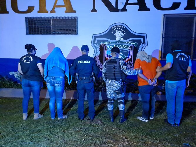 Noticia Radio Panamá | ¡Degenerados! Aprehenden a una pareja en Bocas del Toro por delitos sexuales en contra de su hija de 14 años