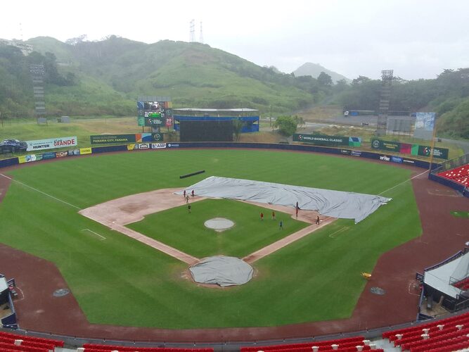 Noticia Radio Panamá | Posponen partido de Béisbol Juvenil Coclé vs Colón por fuerte lluvia