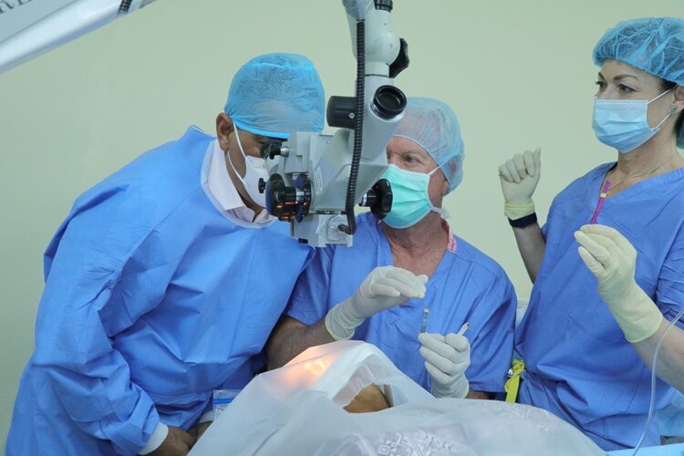 Noticia Radio Panamá | En Tortí de Chepo 200 personas recibirán cirugías de cataratas y terigio