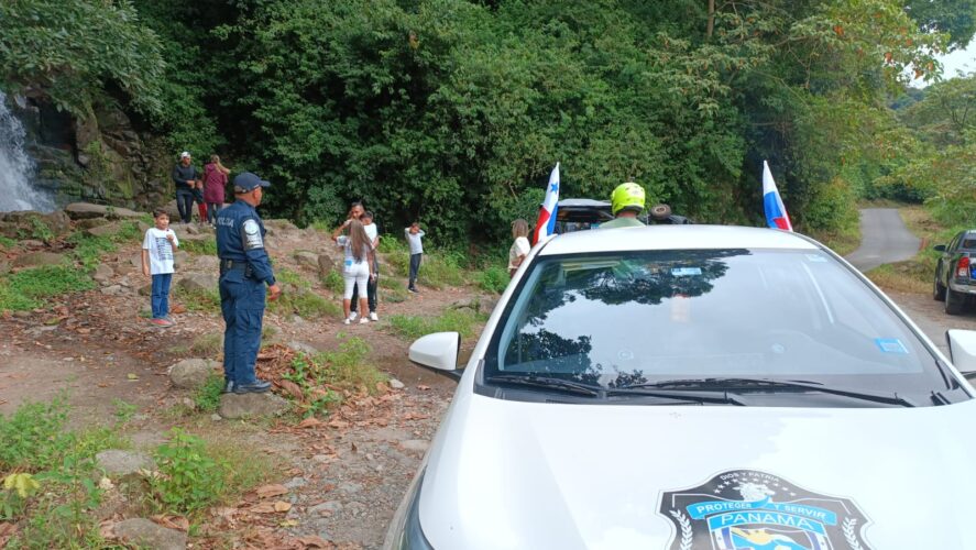 Noticia Radio Panamá | Policía refuerza vigilancia en Chiriquí, frente a la llegada de visitantes a sitios turísticos