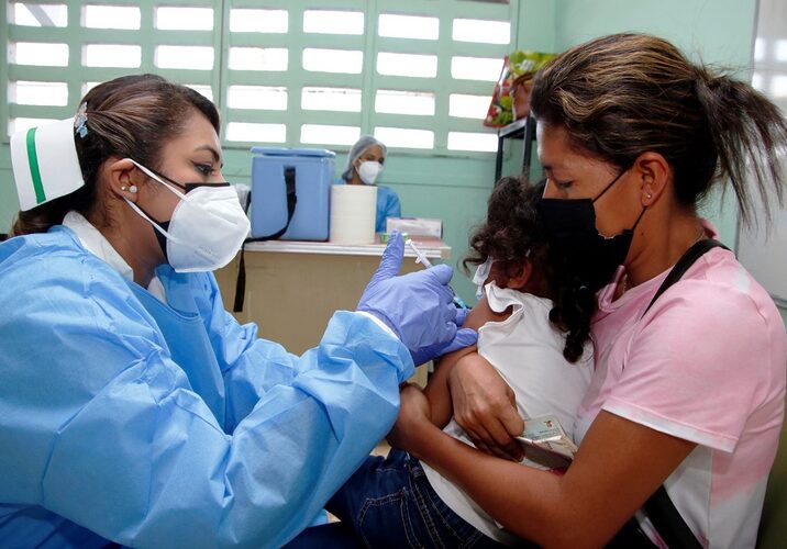 “Pese a disminución de casos, instan a la población a continuar vacunándose contra la Covid-19”
