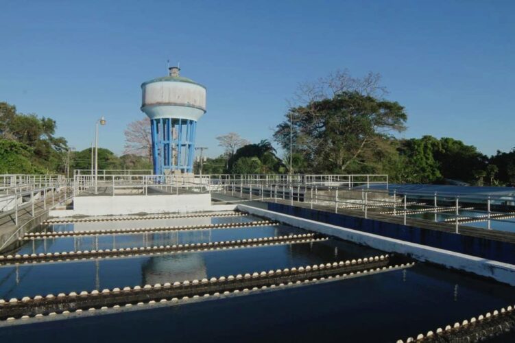 Noticia Radio Panamá | Planta potabilizadora de David reduce la producción, tras fuga de aceite hidráulico durante trabajos de embalse