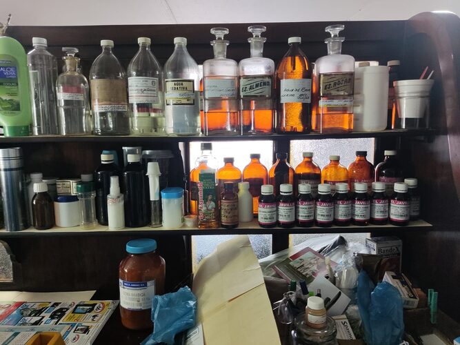 Noticia Radio Panamá | MINSA en Colón detecta farmacia clandestina que fabricaba medicamentos