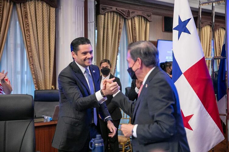 “Listo para el ruedo político, vicepresidente Carrizo renuncia a su cargo como ministro de la presidencia”