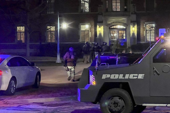 Featured image for “Tres muertos y cinco heridos deja tiroteo en Universidad de Michigan”