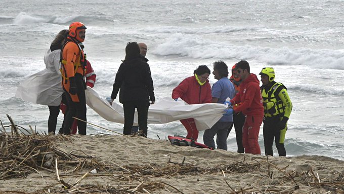 Featured image for “Más de 40 migrantes mueren en naufragio en Calabria, Italia”