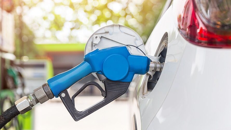 Featured image for “Bajará el precio del combustible a partir del viernes”