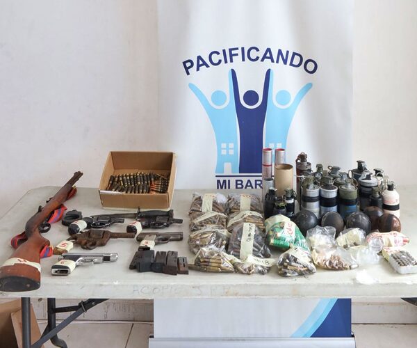 Noticia Radio Panamá | En Don Bosco pagan más de 5 mil balboas en vales a cambio de armas, municiones y explosivos