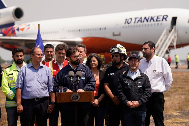 Featured image for “Chile combatirá incendios forestales con el avión «Ten Tanker» de Estados Unidos”