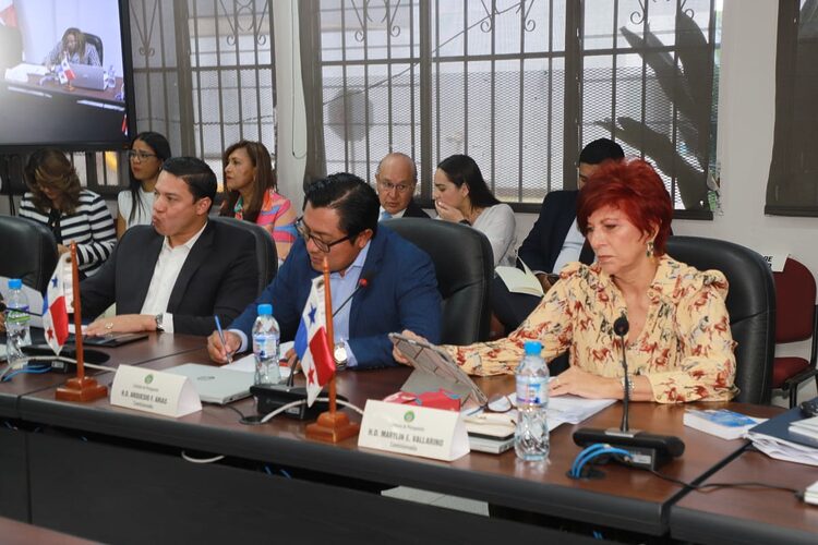 Noticia Radio Panamá | Aprueban seis traslados de partidas al Meduca por más de $17 millones