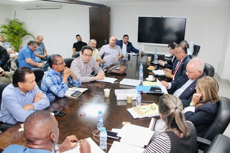 Featured image for “Productores de cerdo y autoridades gubernamentales se unen para tomar acciones para fortalecer el sector”