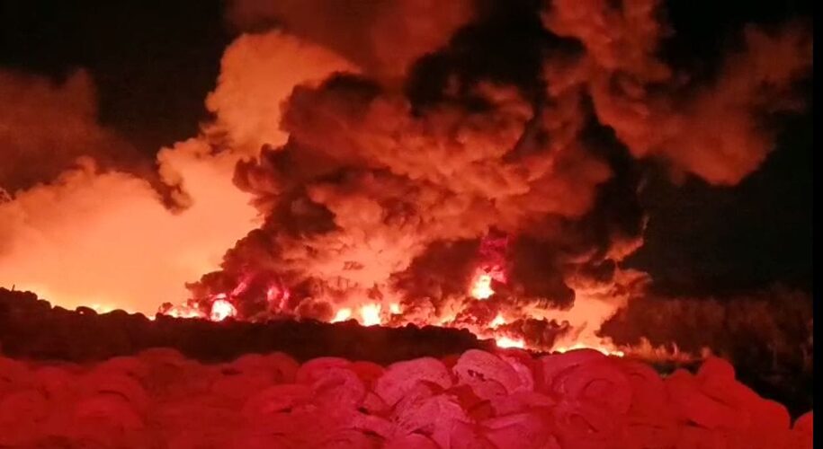 Featured image for “Bomberos luchan para contener incendio en área de depósito de llantas en Cerro Patacón”