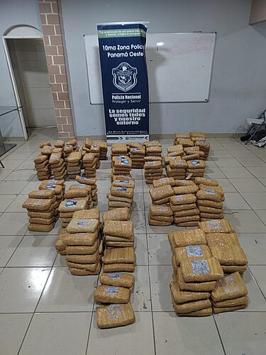 Noticia Radio Panamá | Persecución policial en chorrera termina con el decomiso de 384 paquetes de presunta droga