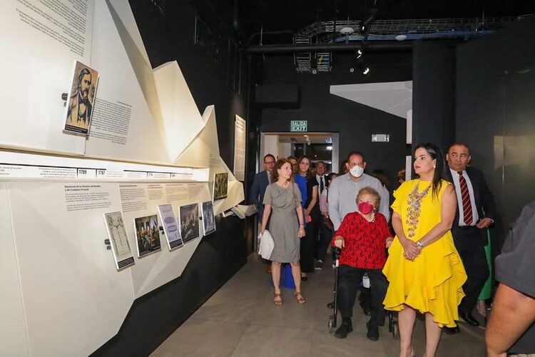 Featured image for “Ministra María Inés Castillo inaugura la exposición “Mujeres (IN)Visibles, hora de contar nuestra historia””
