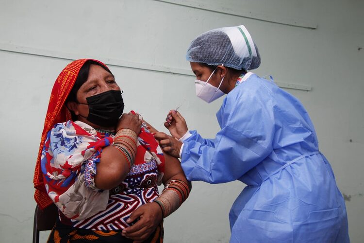 Featured image for “A tres años de detectarse la Covid-19 en Panamá Minsa insiste en que continúen con la vacunación”