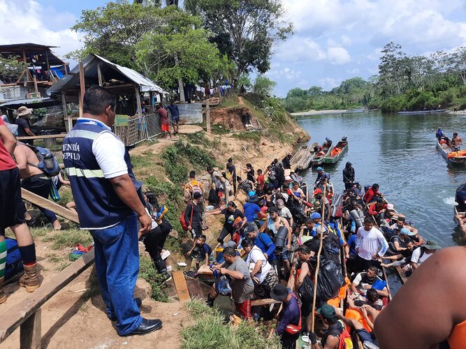 Noticia Radio Panamá | Defensorías de  Panamá y Colombia verifican situación de migrantes estaciones de recepción en Darién