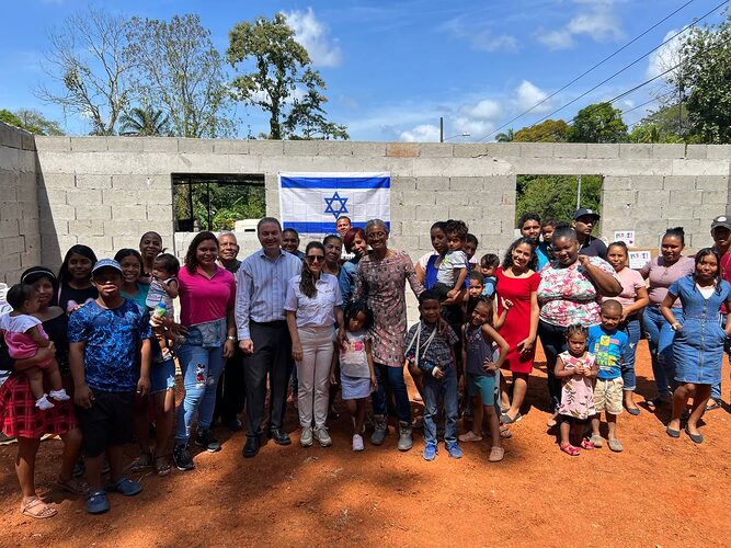 Embassy of Israel and Jewish community bring social assistance to Río Gatún in Colón