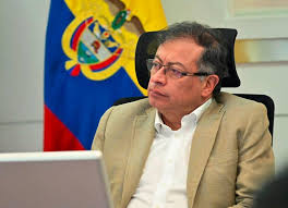Noticia Radio Panamá | Presidente de Colombia pide a la fiscalía que investigue a su hermano y a su hijo mayor