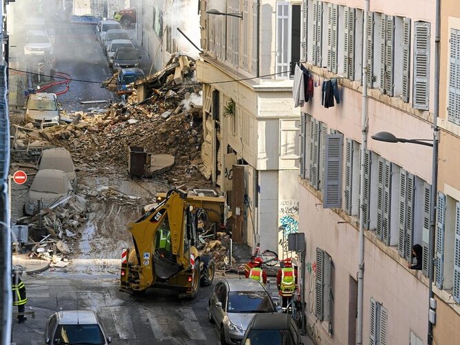 Noticia Radio Panamá | Edificio de apartamentos de cuatro pisos colapsa en Francia, hay ocho desaparecidos