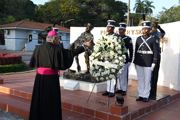 Noticia Radio Panamá | Con homenaje a los caídos inician actividades alusivas al 14 de abril, día del policía