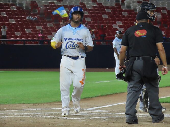 Noticia Radio Panamá | Los Santos y Colón se miden en una final inédita en el Béisbol Mayor