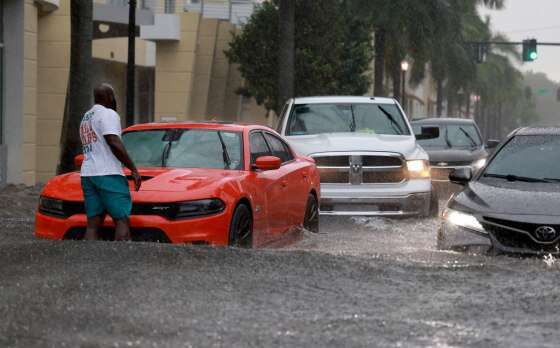 Featured image for “Florida bajo el agua: cierran escuelas  y el aeropuerto de Fort Lauderdale por pertinaz lluvia”