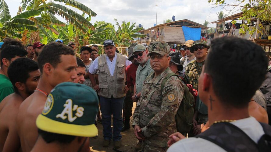 Featured image for “Ministro de Seguridad de Panamá y Senador de los Estados Unidos visitan los Puestos de Recepción Migratoria en Darién”