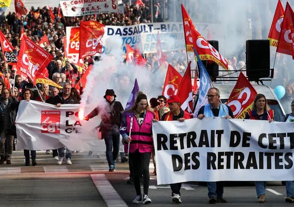 Noticia Radio Panamá | Consejo Constitucional de Francia rechaza someter a referéndum la reforma de las pensiones