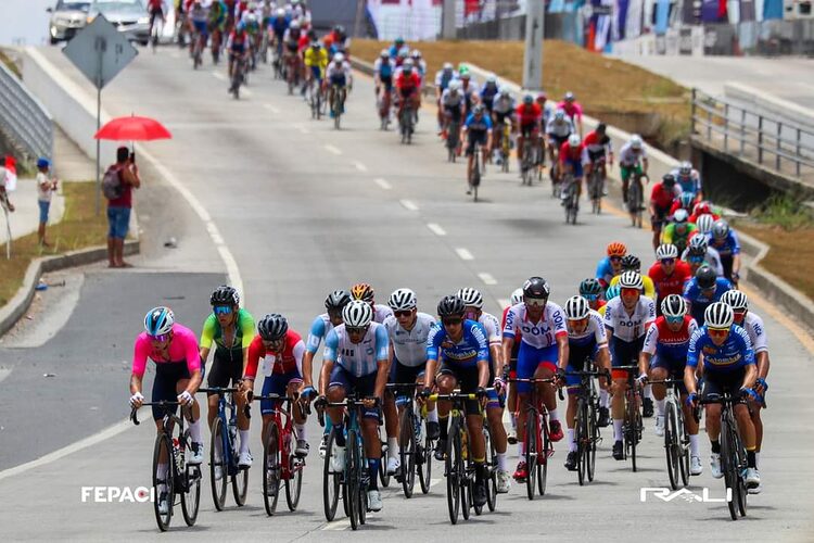 Featured image for “Evento internacional de ciclismo dejo al país 7.8 millones en entrada económica”