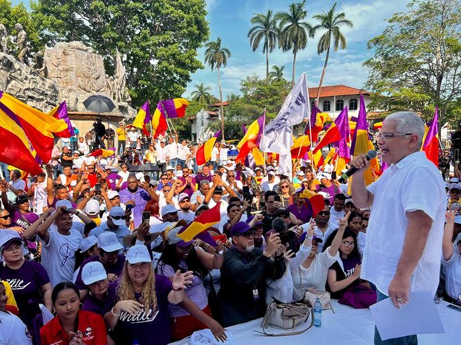Featured image for “Blandón oficializa su candidatura a presidente en las primarias del panameñismo”
