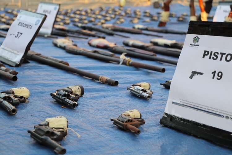 Featured image for “Más de mil armas de fuego destruidas en ceremonia en la Policía Nacional”