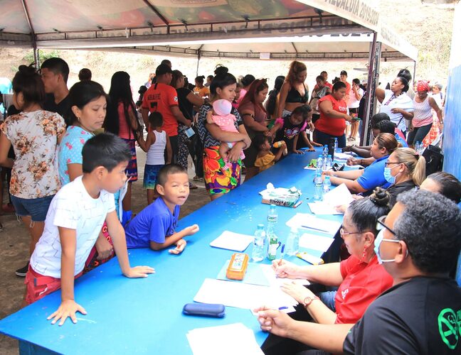 Noticia Radio Panamá | Llevan servicios de salud a más de mil personas en San Miguelito