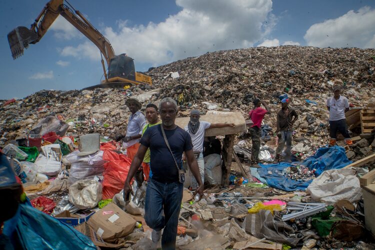 Featured image for “Reciclador de Cerro Patacón murió aplastado por maquinaria pesada”