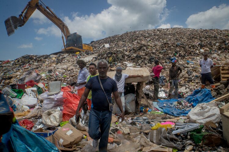 Noticia Radio Panamá | Reciclador de Cerro Patacón murió aplastado por maquinaria pesada