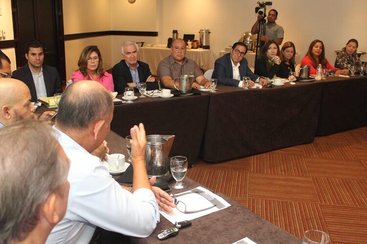 Noticia Radio Panamá | Candidato presidencial Martín Torrijos se reúne con representantes del sector turismo