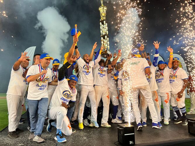 Noticia Radio Panamá | Colón se corona Campeón del Béisbol Mayor
