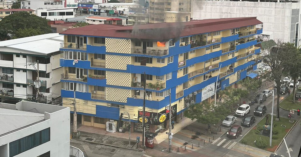 Noticia Radio Panamá | Bomberos controlan incendios en apartamentos en Vía Argentina y Curundú