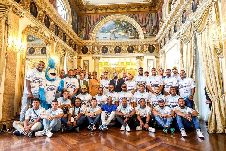 Featured image for “Presidente Cortizo Cohen recibió al equipo de Colón, campeón del Béisbol categoría mayor 2023”