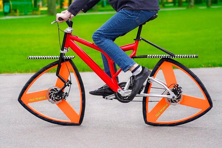 Featured image for “Ingeniero ucraniano crea bicicleta con «ruedas» triangulares”