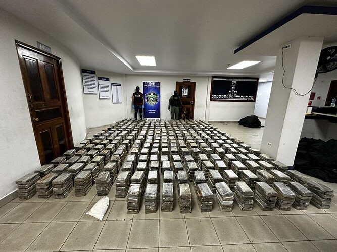 Featured image for “Decomisan 1,500 paquetes de presunta droga en un puerto de Colón”