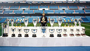 “Real Madrid rinde homenaje a Benzema en su despedida”