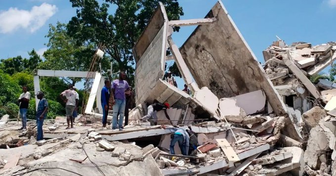 “Llora Haití, 42 muertos durante inundaciones del fin de semana y 4 fallecidos por terremoto de este martes”