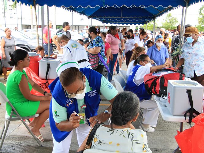 Featured image for “Este fin de semana continúa la jornada de vacunacion extramuros en todo el país”