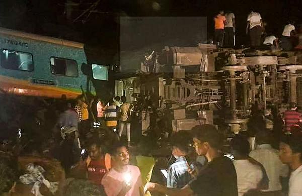 “Al menos 30 muertos y mas de 100 heridos durante accidente de tren en India”